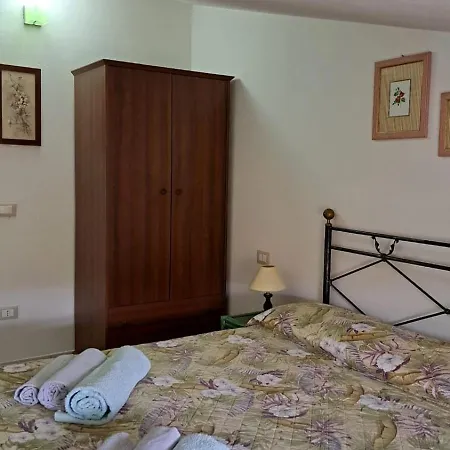 Casa Del Sole - Trilocale Con Giardino アパート *